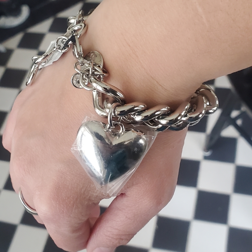 Chico's Chunky Chain Heart Necklace NWT - Picture 1 of 6